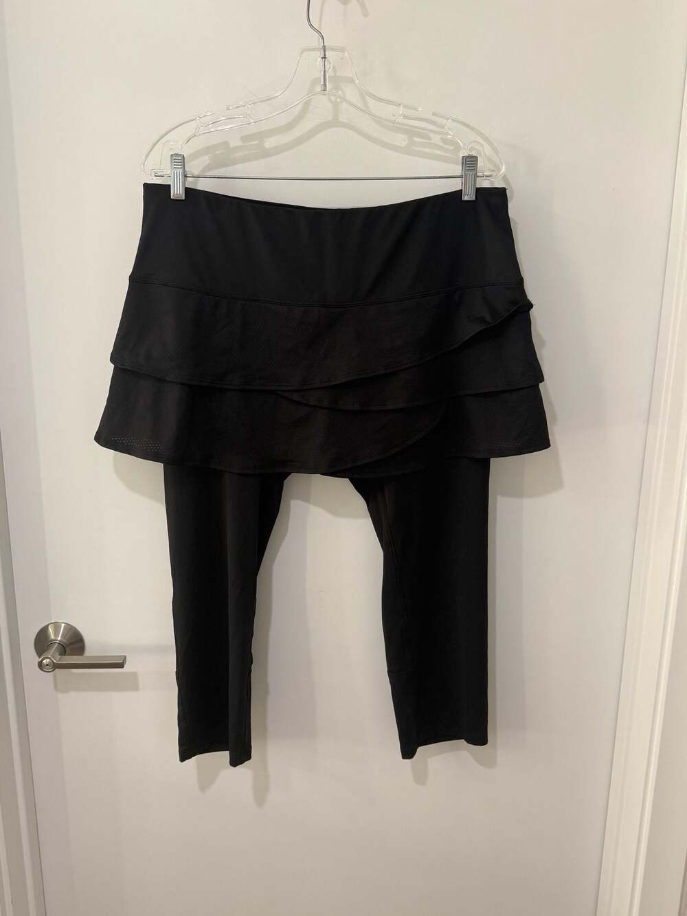 Lucky in Love Women's Tiered Ruffle Skirted Capri Leggings Black